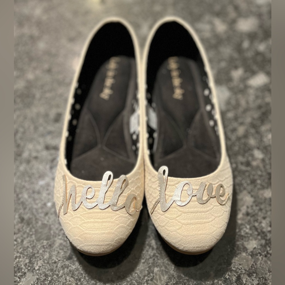 Loly in the sky “Hello Love” Cream/Off White With A Metallic Siver Script Size 9